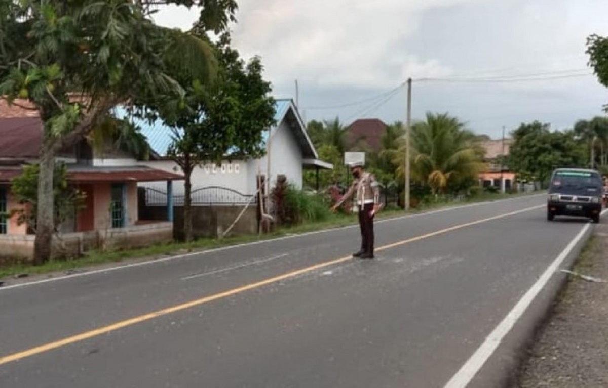 Pengendara Vario Tewas Tabrak Truk Batu Pecah