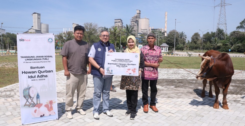 SMBR Salurkan 13 Ekor Sapi Kurban di Tiga Wilayah Operasional