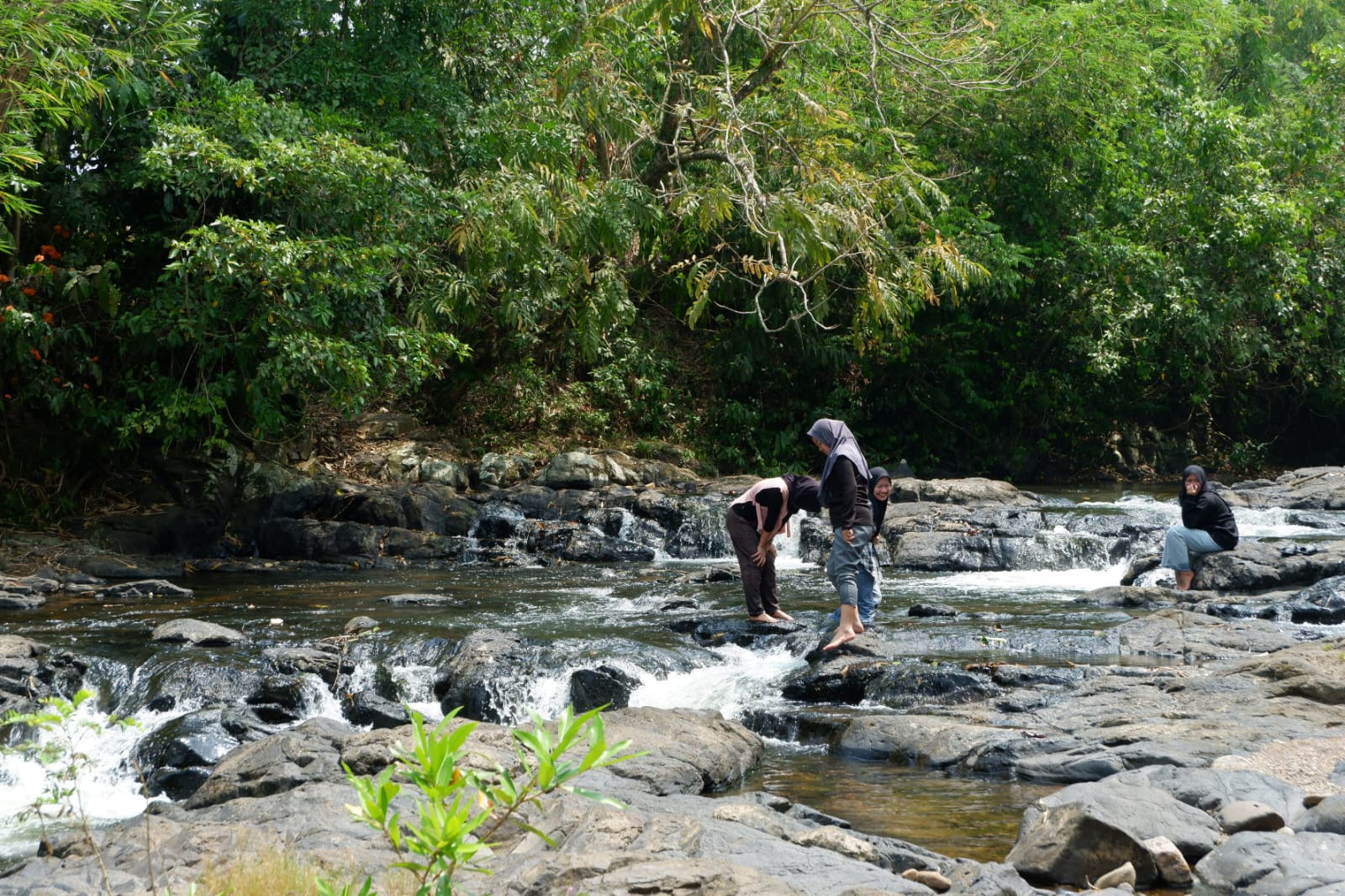 Suguhkan Pemandangan Air Jernih dan Alami Dijuluki Warga Wisata Culcul 