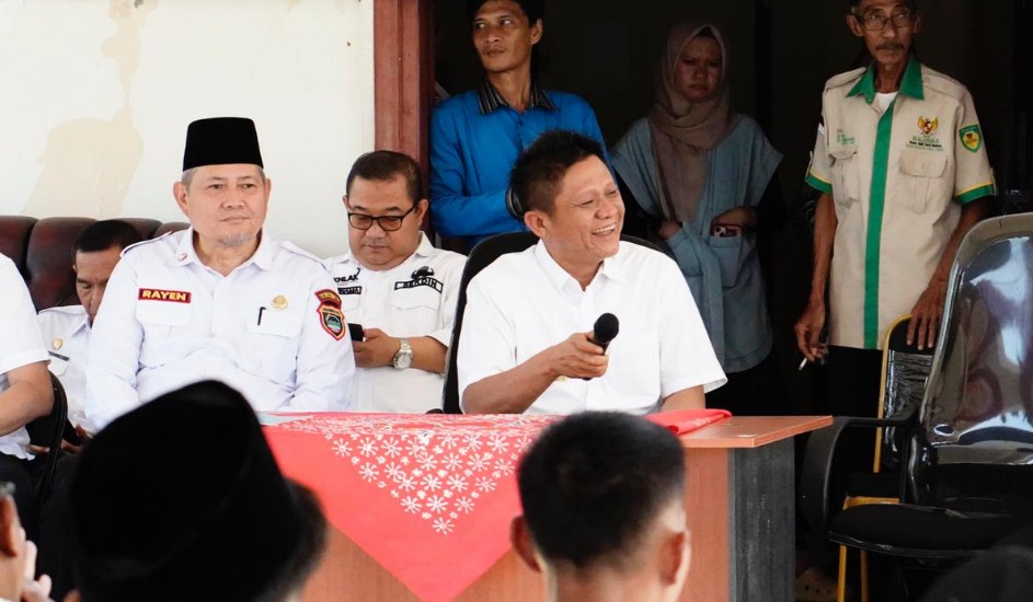 Salurkan Bantuan UMKM, Santri, hingga Kursi Roda untuk Lansia