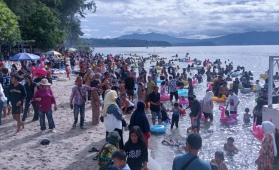Danau Ranau OKU Selatan Dipadati Wisatawan
