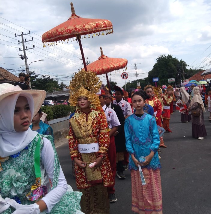 Ribuan Peserta Ikuti Karnaval HUT RI ke-79