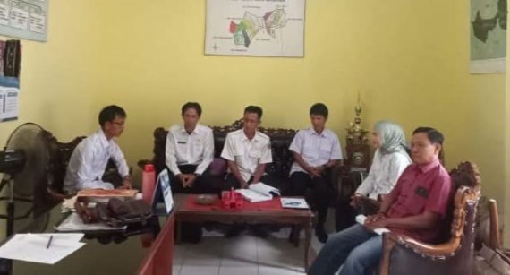 Pemerintah Kecamatan Buay Sandang Aji Pastikan Bantuan PKH Tepat Sasaran