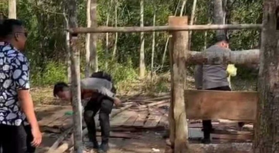 Polres OKU Selatan Gerebek Arena Sabung Ayam di Gedung Nyawa