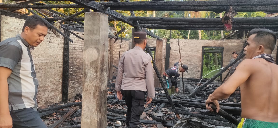 Rumah 2 Lantai di OKU Terbakar, Kerugian Ditaksir Rp100 Juta