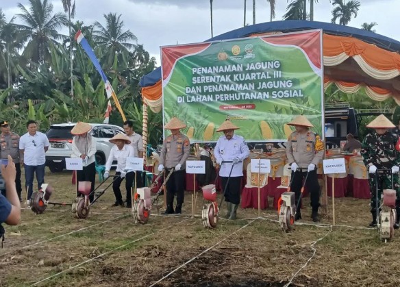 Dukung Ketahanan Pangan, Polres OKU Selatan Tanam Jagung