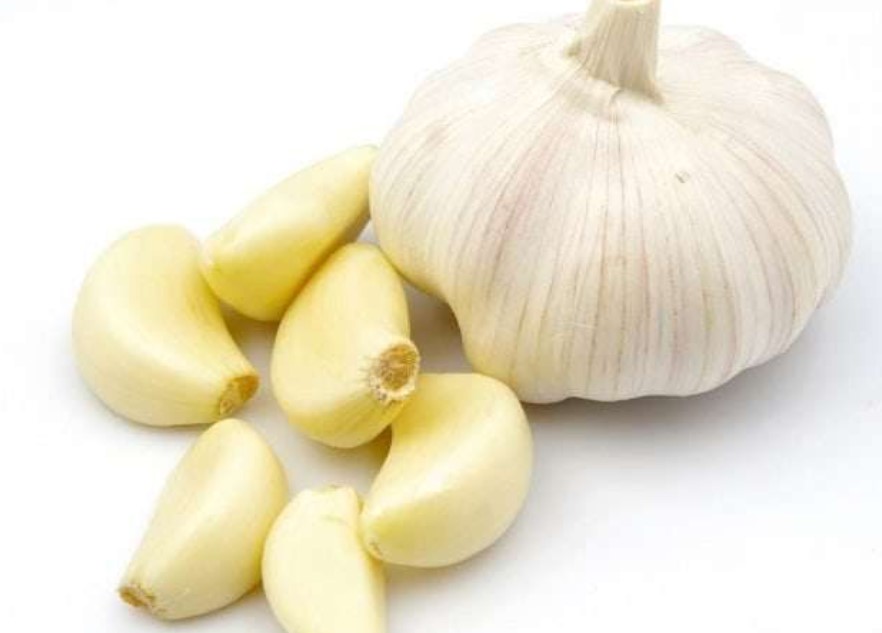 Manfaat Luar Biasa Makan Bawang Putih Saat Perut Kosong