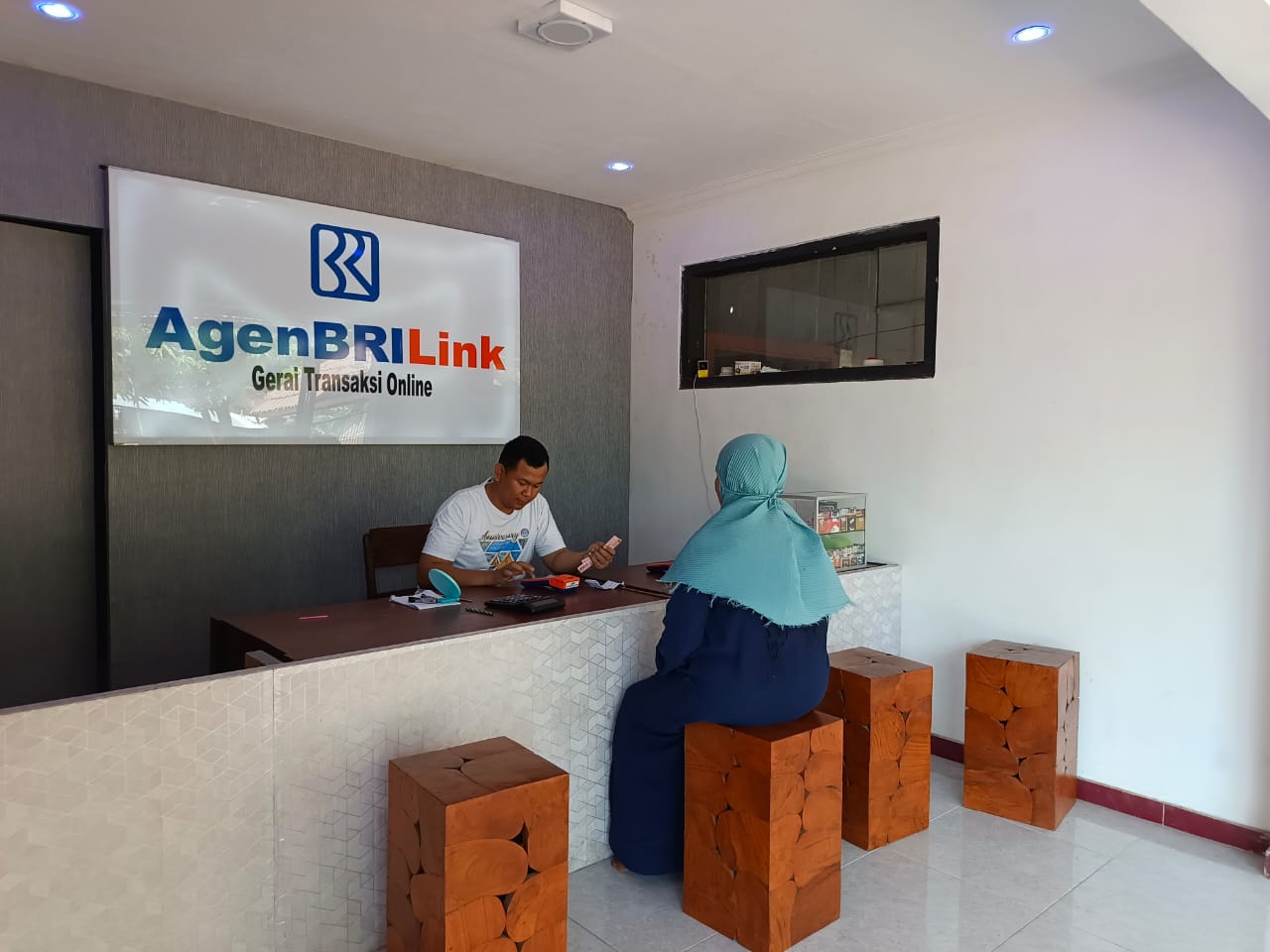 Berawal dari Coba Coba, AgenBRILink di Situbondo Ini Sekarang Berhasil Dekatkan Akses Perbankan 