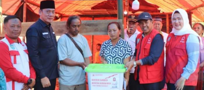 Beri Bantuan Korban Kebakaran