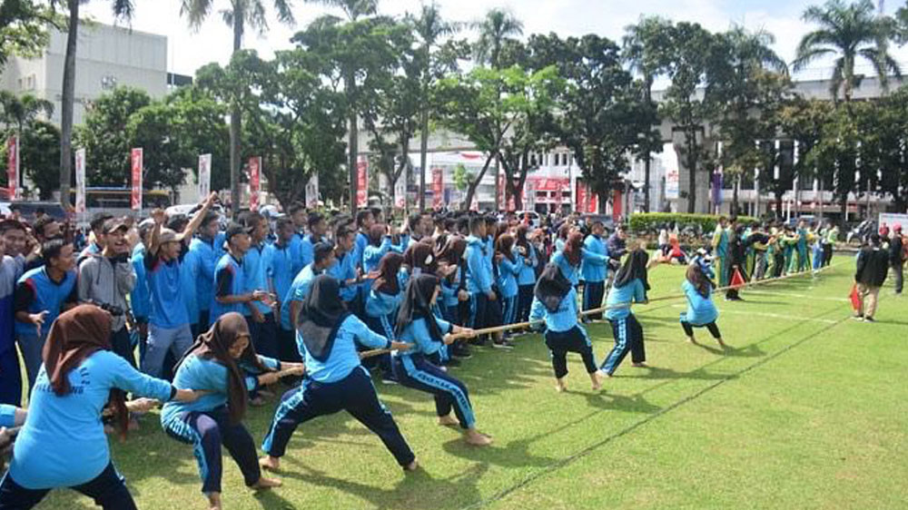 Herman Deru Semangati Peserta Lomba Olahraga Tadisional