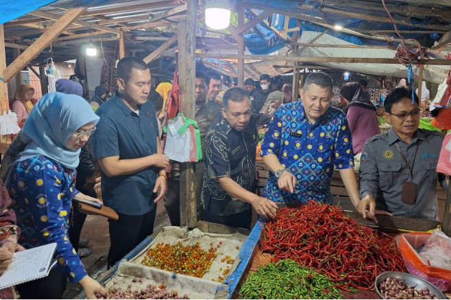 Harga Bahan Pokok Stabil, Stok Mencukupi