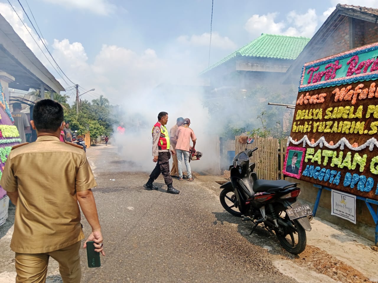 Cegah Demam Berdarah Menyebar, Petugas Gabungan Semprot Fogging, 1 Anak di OKU Diduga Meninggal Akibat DBD