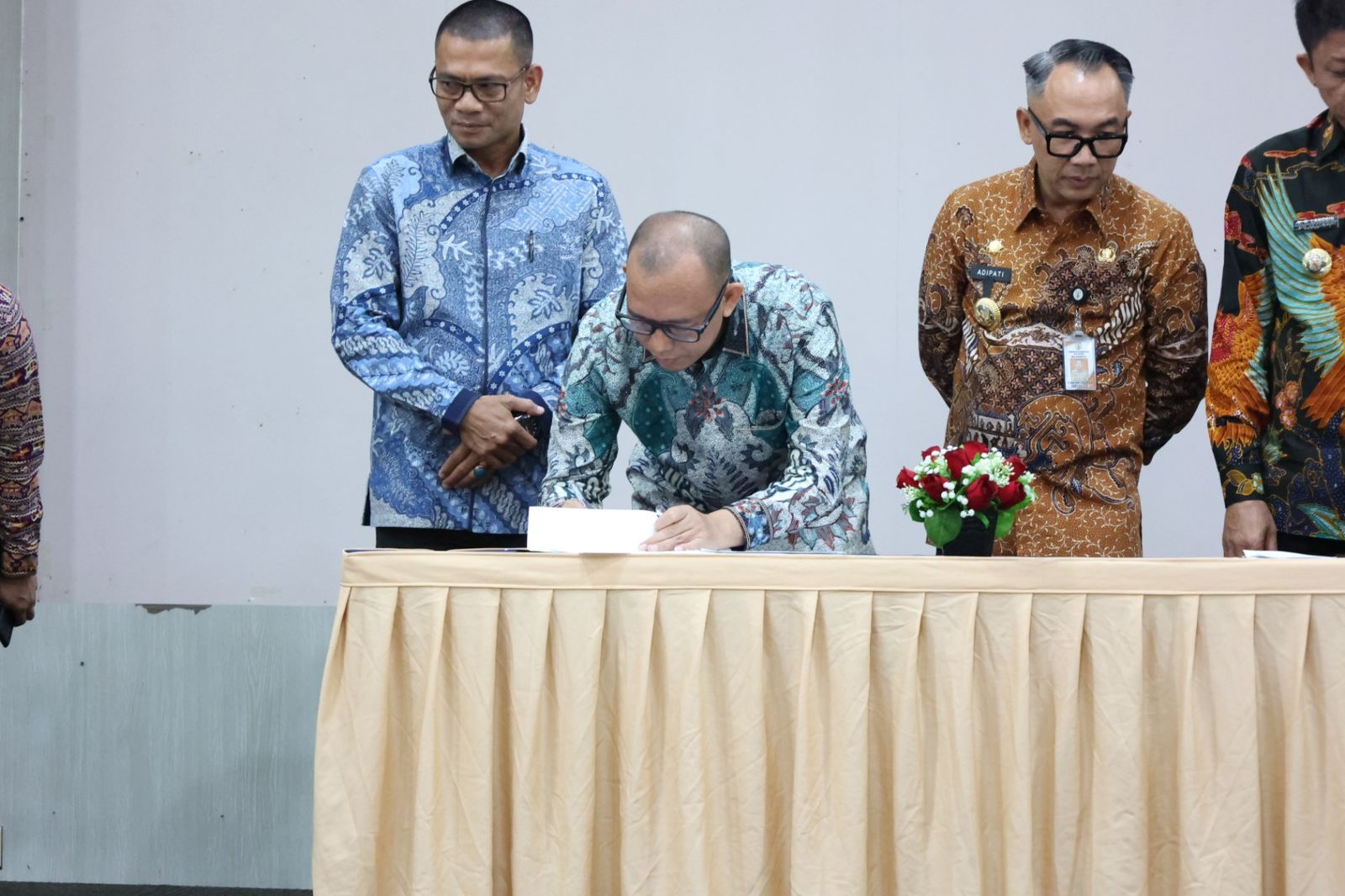 Pemkab OKU Dukung Pengoperasian Bandara Gatot Subroto Sebagai Bandara Komersil