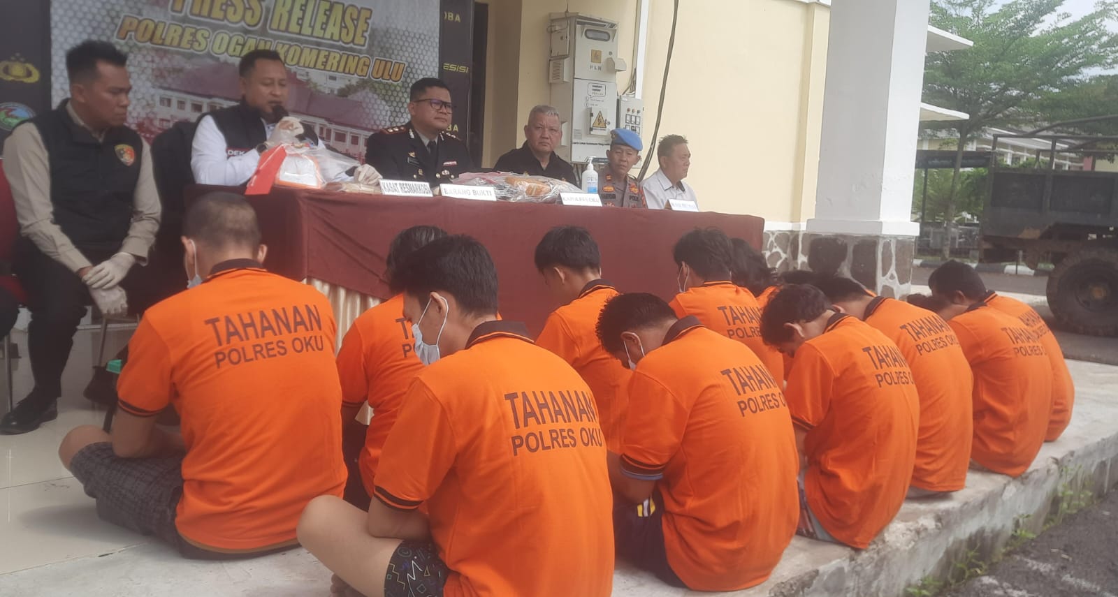 Polres OKU Gagalkan Peredaran 1,3 Kg Ganja dan 3 Kantong Sabu dari tangan pengedar