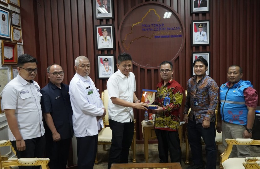 Bupati Lanosin Dukung Program Desa Terang dan Listrik Masuk Sawah 