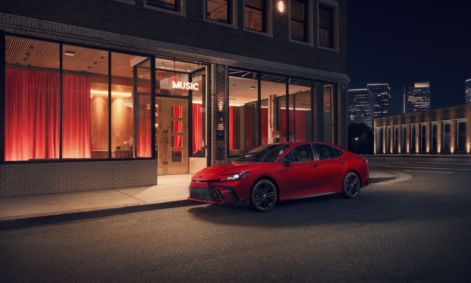 Toyota Camry 2026 Tampil Lebih Gaya, Hadirkan Nightshade Edition yang Keren Banget