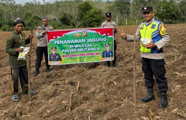 Polisi Turun ke Lahan Kawal Penanaman Jagung
