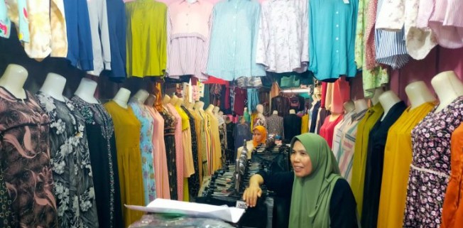 Pedagang Pakaian Mengeluh Sepi Pembeli