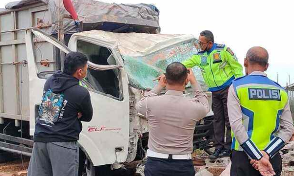 Kecelakaan Maut, Suami Istri Tewas Kena Tabrak Truk Minyak MOD