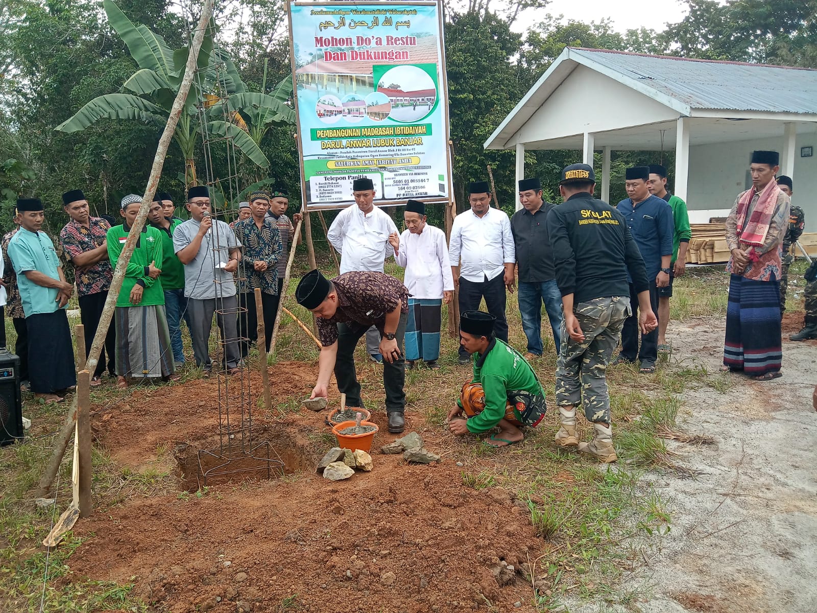 Yudi Peduli Pendidikan, Bantu Pembangunan MI Desa Lubuk Banjar 