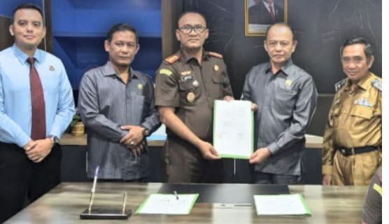 DPRD OKU Selatan dan Kejari Teken MoU Pendampingan Hukum