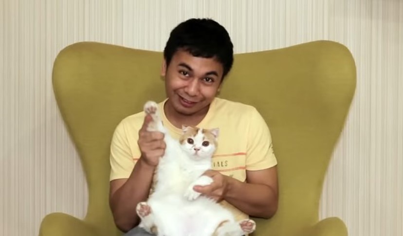 Raditya Dika Kehilangan Kucing Kesayangannya, Morganissa, yang Telah Menemani 13 Tahun