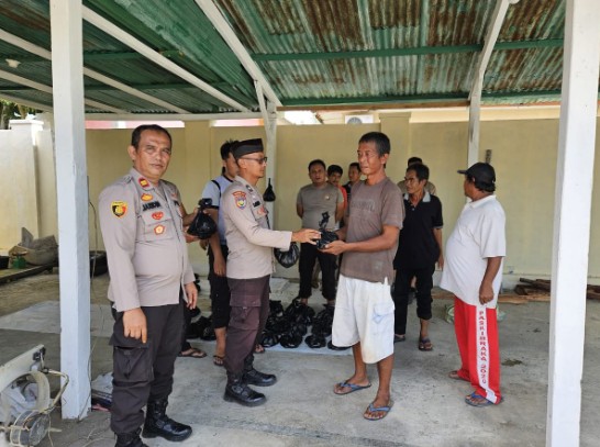 Polsek Muaradua Salurkan Ratusan Kantong Daging ke Warga