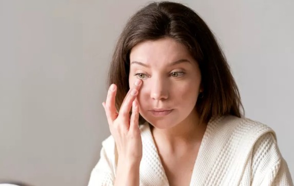 7 Cara Efektif Menghilangkan Kantung Mata Hitam