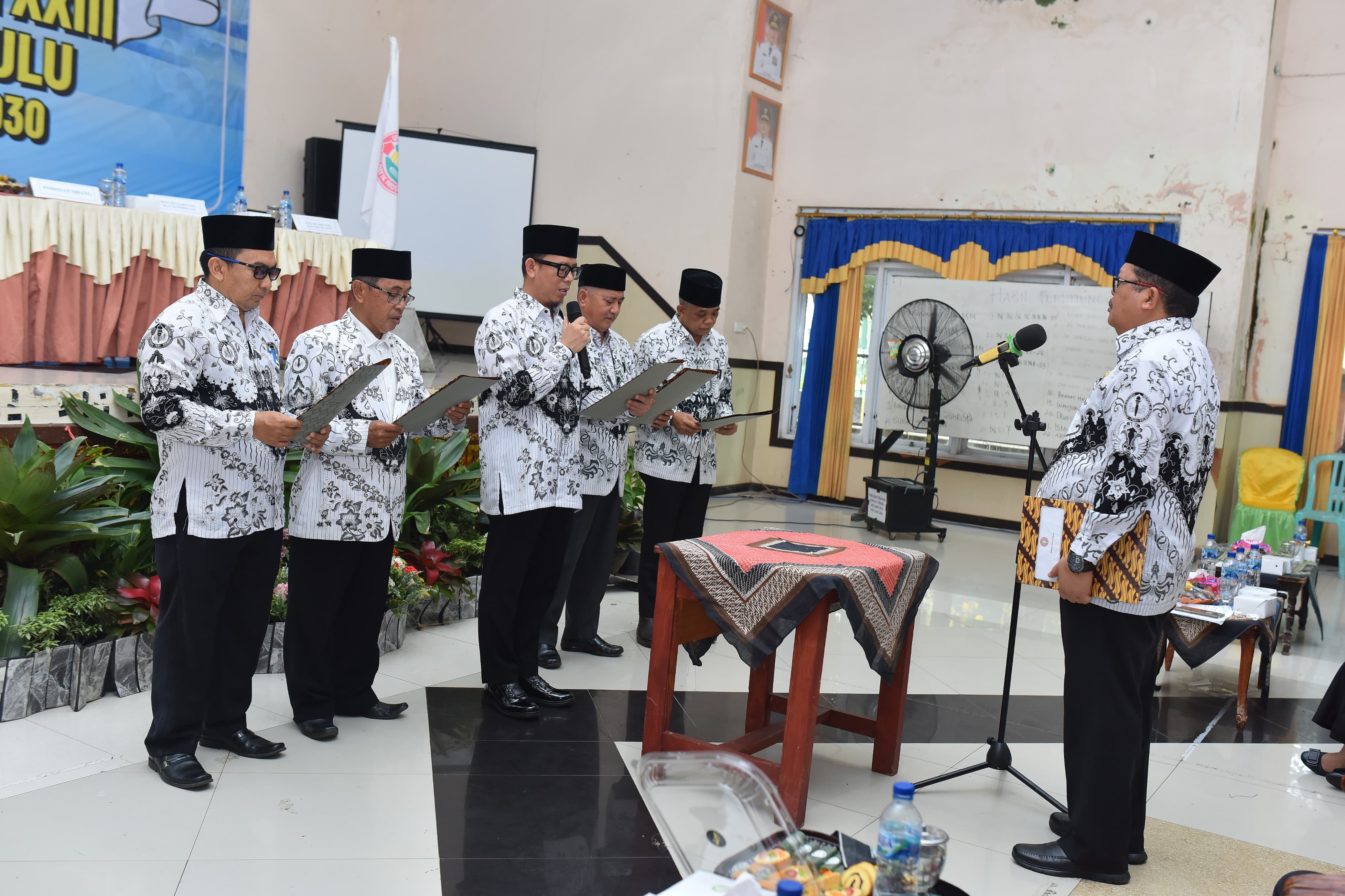 Mantan Kadisdik Sumsel Teddy Meilwansyah Terpilih Sebagai Ketua PGRI OKU 