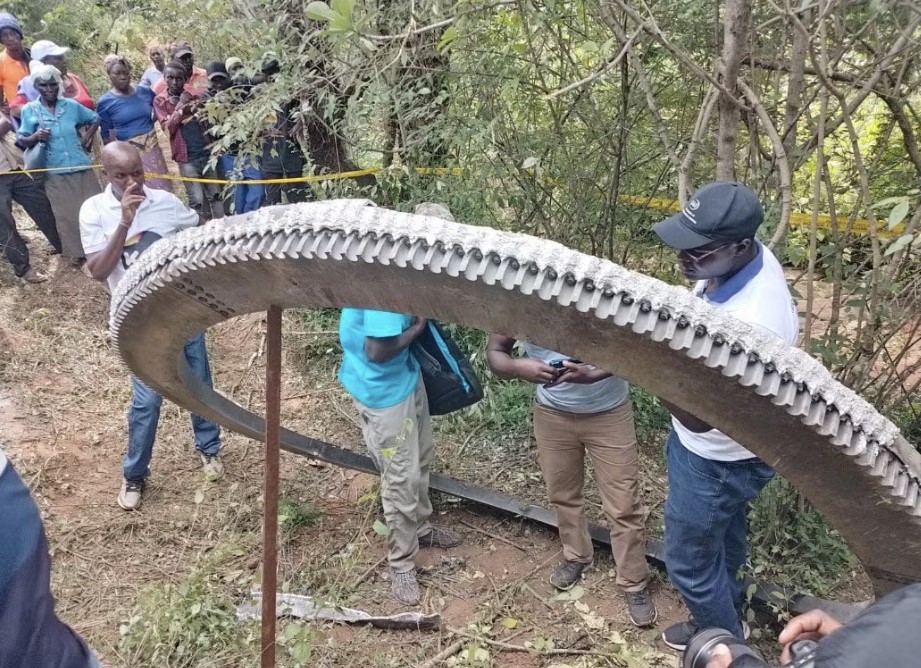 Cincin Logam Misterius Seberat 500 Kilogram Jatuh dari Langit di Kenya