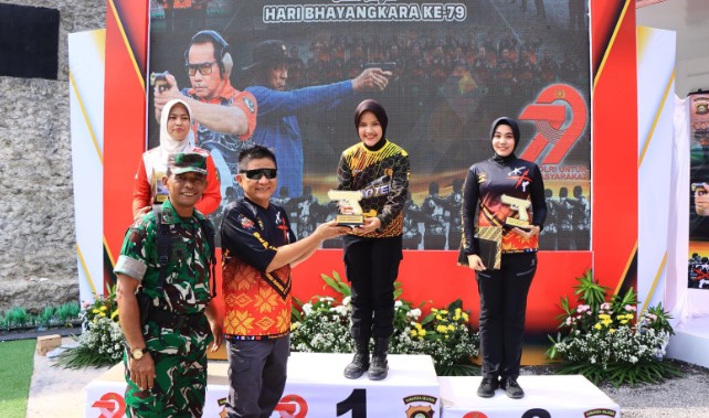 Polwan Polres OKU Selatan Juara 1 Menembak Kapolda Sumsel Cup 2025