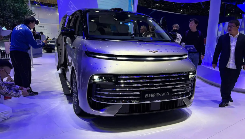 Geely Galaxy V900 Resmi Presale! MPV Elektrifikasi Ini Klaim Tembus 1.200 Km, Alphard Bisa Ketar Ketir?