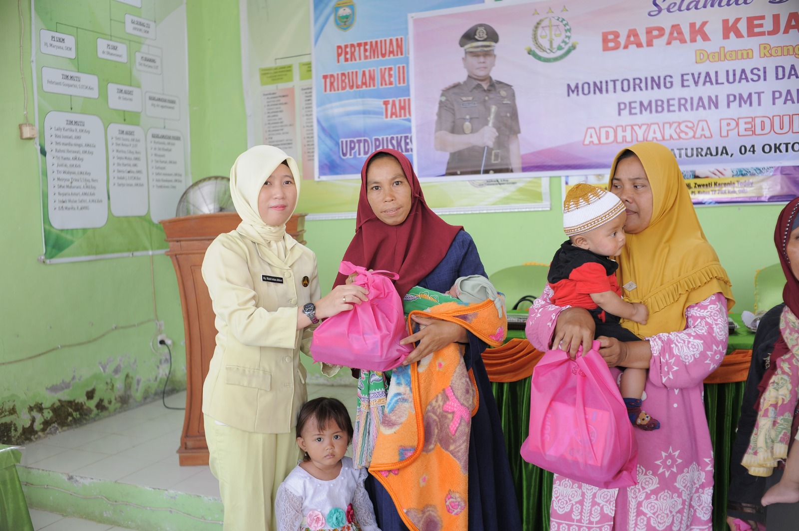 Cegah Stunting, Kejari OKU Salurkan Pangan Lokal 