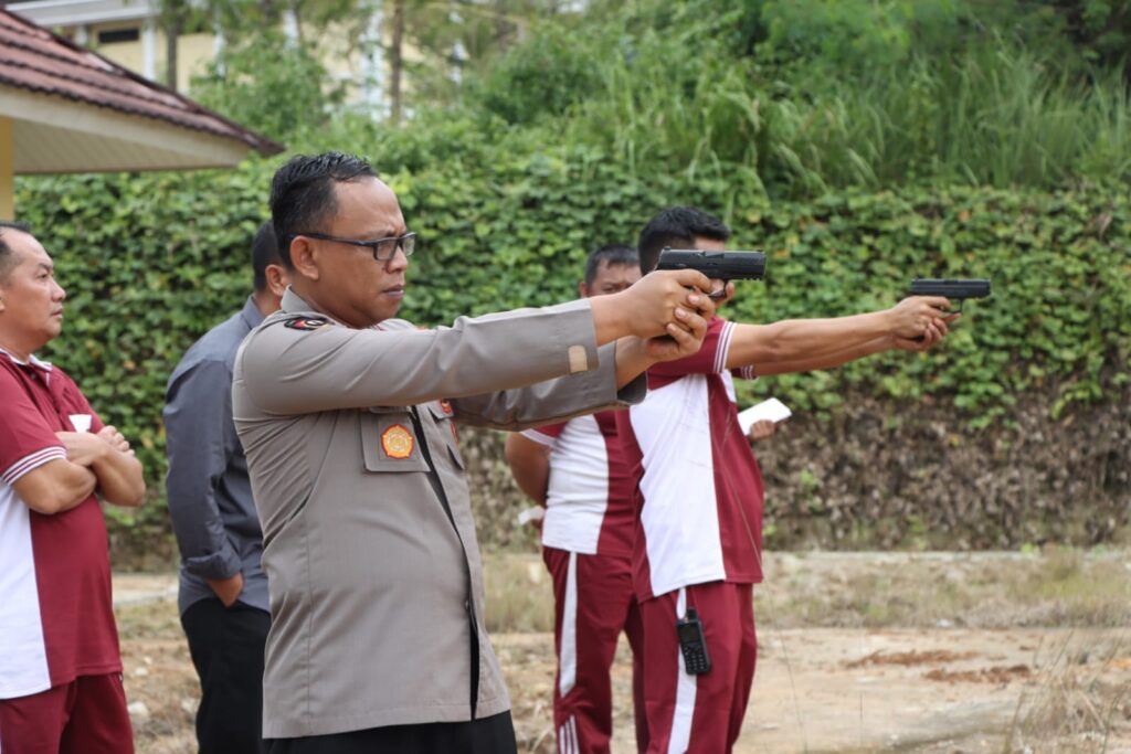 Gelar Latihan Tembak, Personil Polres OKU Dituntut Hindari Hal Ini