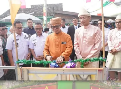Bupati OKU Resmikan RT Percontohan Pengelolaan Sampah 