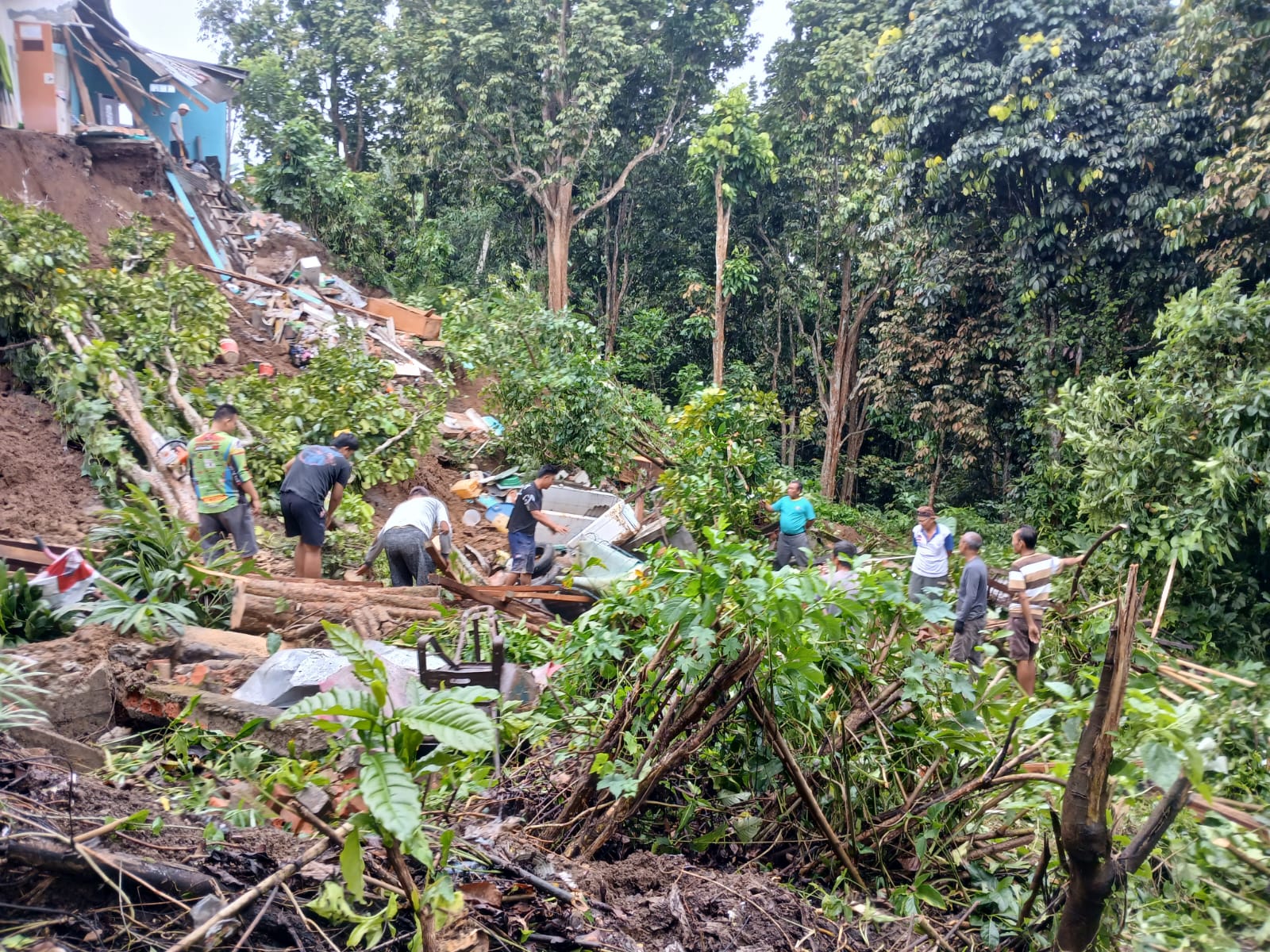 2 Rumah Diterjang Longsor, BPBD OKU Keluarkan Imbauan