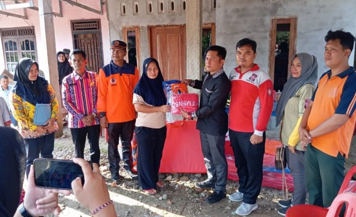 Pemkab OKU Selatan Salurkan Bantuan untuk Korban Kebakaran di Bedeng Blambangan