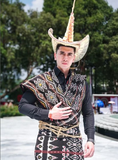 Verrell Bramasta Tampil Gagah dengan Baju Adat Rote di HUT RI ke-80