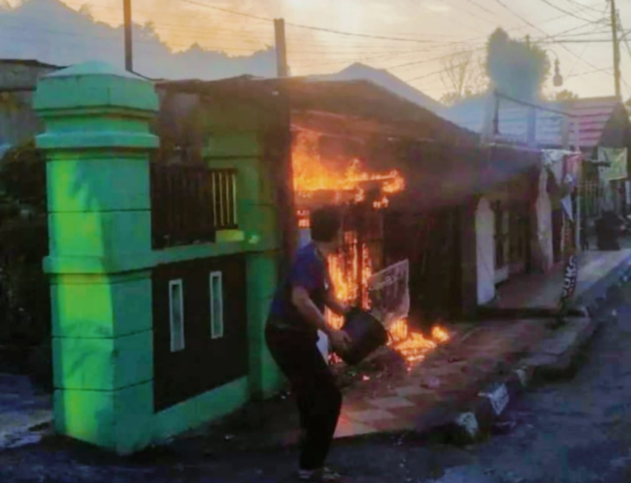 Ditinggal Pemiliknya, Warung Bakso Terbakar, Begini Kronologisnya