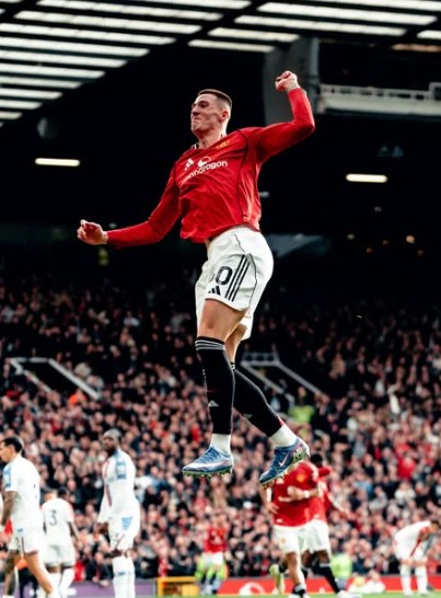 Comeback Dramatis! Manchester United Tembus Tiga Besar