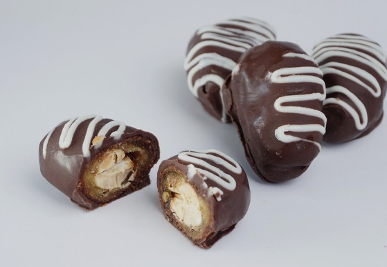 Resep Kurma Cokelat Isi Kacang, Camilan Manis yang Lembut dan Menggoda