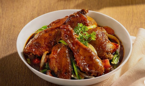 Resep Ayam Kecap Bumbu Meresap, Gurih Manis dan Saus Kental