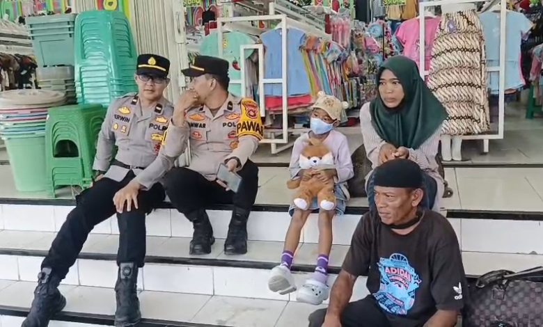 Demi Pulang Kampung, Keluarga Ini Jalan Kaki 3 Bulan dari Surabaya ke Muba