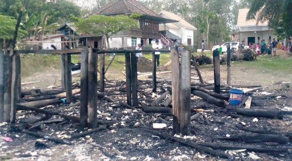 Rumah Panggung di OKI Ludes Dilalap Api, Penghuni Hanya Tersisa Pakaian di Badan