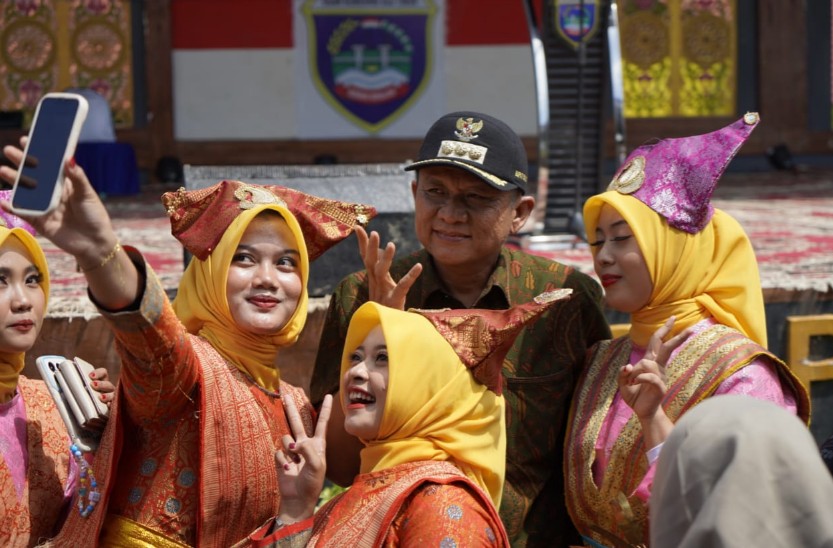 Bupati Enos Tekankan Pentingnya Digitalisasi dalam Dunia Pendidikan