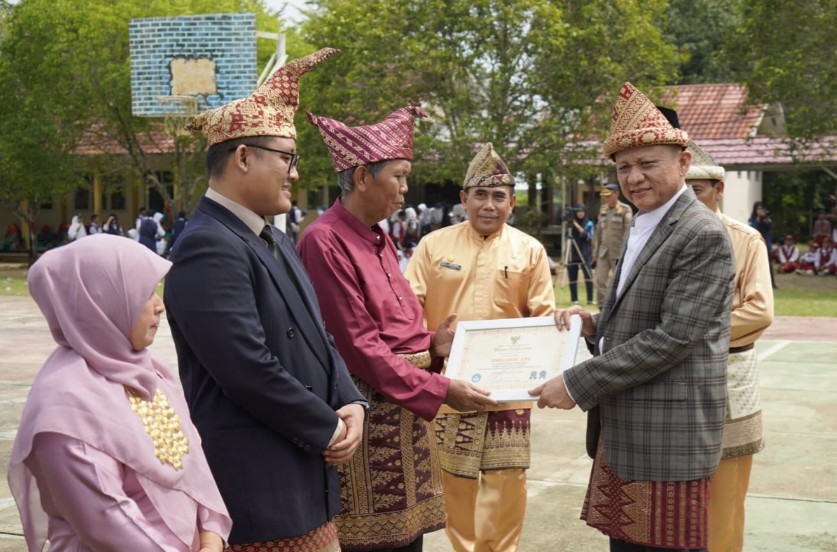 Enos Ajak Seluruh Elemen Masyarakat Ciptakan Pendidikan Berkualitas