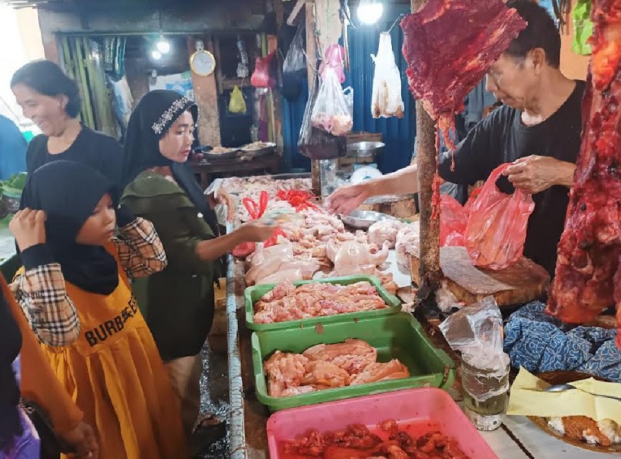 Harga Ayam Potong di Pasar Baturaja Tembus Rp45 Ribu 