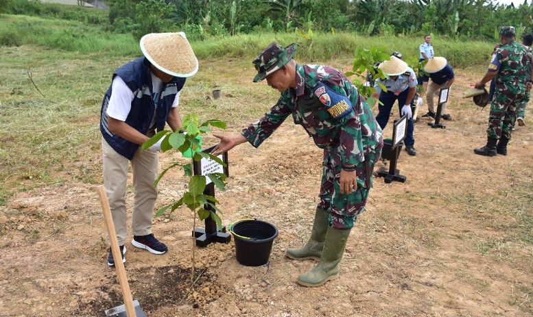 Rayakan HUT RI ke-79, Gelar Kegiatan Tanam Pohon