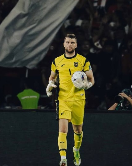 Maarten Paes ke Ajax Amsterdam, Sinyal Kebangkitan Sepak Bola Indonesia di Eropa