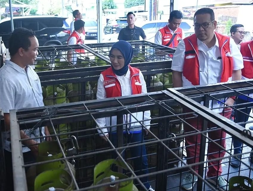 Anda Harus Tahu, Ini Temuan Sidak Dirut Pertamina Nicke Widyawati ke Pangkalan LPG 3Kg Palembang 